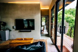 Design Tiny Cabin with Outdoor Bath and Hot-Tub in Texas - 9