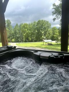Appalachian Adventure in this Tiny Cabin near Hiawassee, Ideal for Couples' Glamping - 9