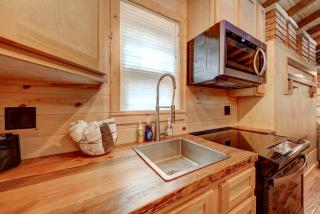 Appalachian Adventure in this Tiny Cabin near Hiawassee, Ideal for Couples' Glamping - 2