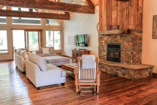 Heavenly Cabin Nestled Among the Towering Trees in Montana - Columbia Falls - 5