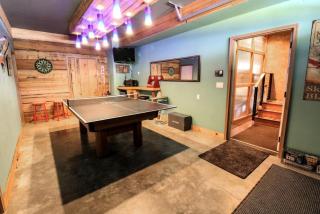 Colorful Cabin with Hot-Tub, Game Room and Gym in Montana - Columbia Falls - 0