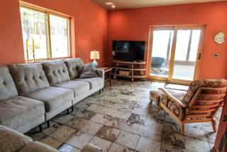 Colorful Cabin with Hot-Tub, Game Room and Gym in Montana - 9