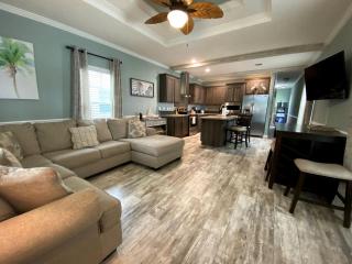 Charming Cottage Surrounded by Trees in Dunnellon, Florida - 8