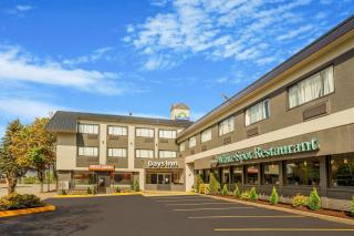 Days Inn by Wyndham Terrace - 8