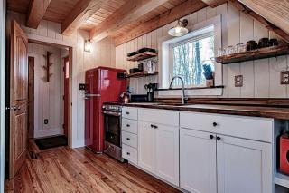 Luxury Year-round Treehouse in Sanford, ME - 9