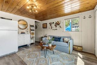 Gorgeous Floating Home on Lake Pend O'reille, Surrounded by the Selkirk and Cabinet Mountains, Idaho - Bayview - 9