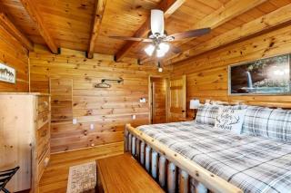 Chic Wooden Cabin with Hot-Tub, Ping-Pong Table and Fire Pit in Stanton, Kentucky - 4