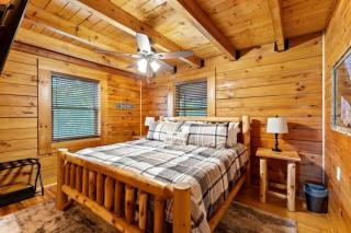Chic Wooden Cabin with Hot-Tub, Ping-Pong Table and Fire Pit in Stanton, Kentucky - 3