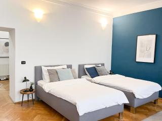 Best Price & Location - Historic Square Residency - 8