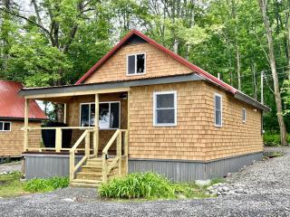 Cozy Lakefront Cabin with Porch, Firepit, Kayaks & Sandy Beach Access in Burnham, Maine - Unity - 9