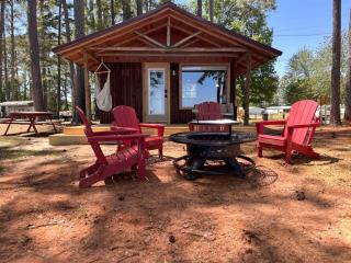 Cozy Waterfront Cabin for a Memorable Getaway on Toledo Bend Lake in Hemphill, Texas - Hemphill - 7