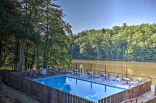 Modern Chic Cabin with Game Room and Hiking Trails in North Carolina - 9