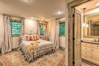 Modern Chic Cabin with Game Room and Hiking Trails in North Carolina - 4