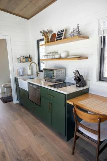 Beautiful Tiny House with Fire Pit and Gorgeous Sights in Madison, Virginia - - 8