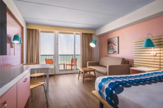 Golden Sands Carolina Beach Oceanfront, Tapestry by Hilton - Carolina Beach - 3