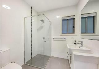 Modern Comfort in Keilor East - Keilor - 3