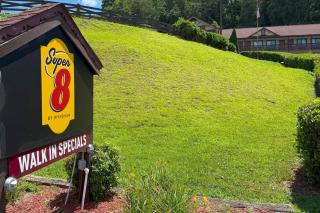 Super 8 by Wyndham Helen - Helen - 0