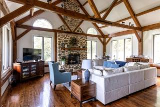 Impressive Cottage Beautifully Renovated with Sauna and Fire Pit in Virginia - - 9