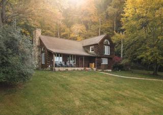 Impressive Cottage Beautifully Renovated with Sauna and Fire Pit in Virginia - - 8