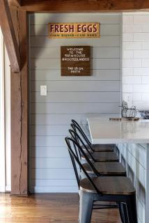 Impressive Cottage Beautifully Renovated with Sauna and Fire Pit in Virginia - - 5