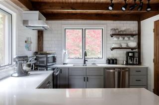 Impressive Cottage Beautifully Renovated with Sauna and Fire Pit in Virginia - - 2