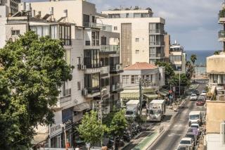 Bright & Modern 2BR Apt with Spacious Terrace 5-min from Beach by Sea N' Rent - Tel Aviv - 2
