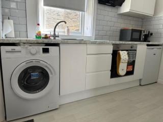 Church View house,2bed,brighouse central location - 1