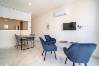 Cosy 2BR Apt with private balcony in Xlendi by 360 Estates - 4