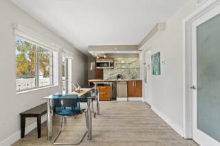Spacious APT on South Beach Roof Top Pool & Bar - 4