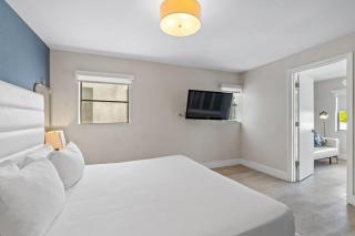 Spacious APT on South Beach Roof Top Pool & Bar - 3