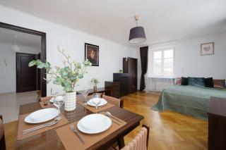 Unique Two Bedroom Apartment Close to the Old Town Square by Noclegi Renters - Varsovie - 3