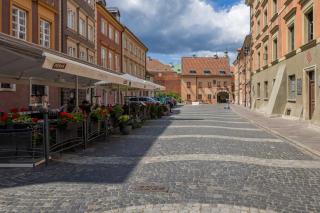 Unique Two Bedroom Apartment Close to the Old Town Square by Noclegi Renters - 6