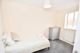 Modern 3 Bedroom House in Kirkdale Liverpool - 6