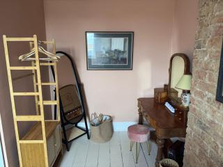 Newly refurbished 2 bedroom flat - 3