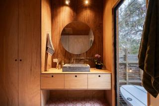 The Wanderer - Couples Retreat with Outdoor Bath - 3