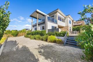 Family Holiday Retreat - Pool & Bay Views - 1