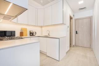 Bright Modern Studio in the Heart of JVC - 4