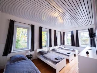 Monteurwohnung-fuer-8-Personen-in-Guelzow-WLAN-Aufenthaltsraum-Parkplatz-Naehe-Hamburg-RZ02a - 9