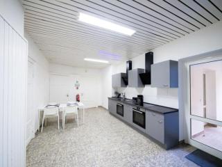 Monteurwohnung-in-Guelzow-fuer-bis-zu-7-Personen-mit-WLAN-Parkplatz-Gemeinschaftskueche-RZ02 - - 4