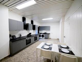 Monteurwohnung-in-Guelzow-fuer-bis-zu-7-Personen-mit-WLAN-Parkplatz-Gemeinschaftskueche-RZ02 - - 3