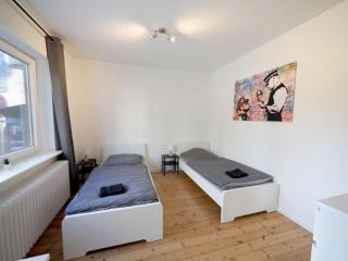 Monteurwohnung-fuer-6-Personen-mit-WLAN-Gaeste-WC-TV-Bad-Oldesloe-Naehe-Hamburg-Luebeck-OD11a - Bad Oldesloe - 0