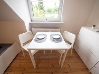 Monteurwohnung-fuer-6-Pers-mit-WLAN-Kueche-TV-Bad-Oldesloe-Naehe-Hamburg-Naehe-Luebeck-BEKE0702 - 1