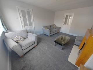 3bed house Brighouse - working professionals welcome FREE parking & WI-FI - Brighouse - 3