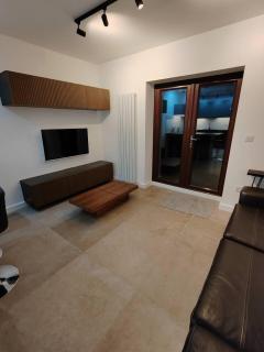 4 Bedroom house with En-suite - contractors welcome - FREE parking and WI-FI - 9