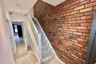 4 Bedroom house with En-suite - contractors welcome - FREE parking and WI-FI - Huddersfield - 4