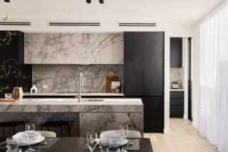 The Grey House - Luxe Entertainer with Heated Pool - 9