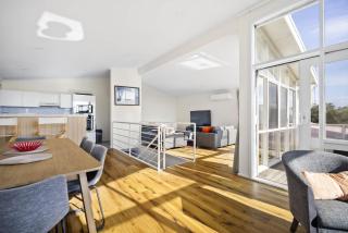 Coastal Beach Home - 50m to Beach - Pet Friendly - 7