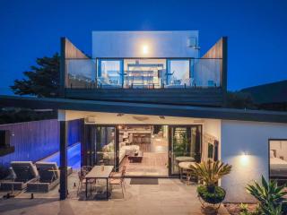 Shambala Dana - Balinese Inspired Villa with Pool - 0