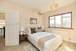 The Randall Retreat - Spacious 4BDR Home with Garden - London - 5