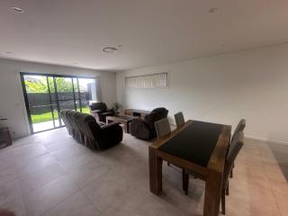 Queen Room in Peaceful and Modern House - OR8 - 6